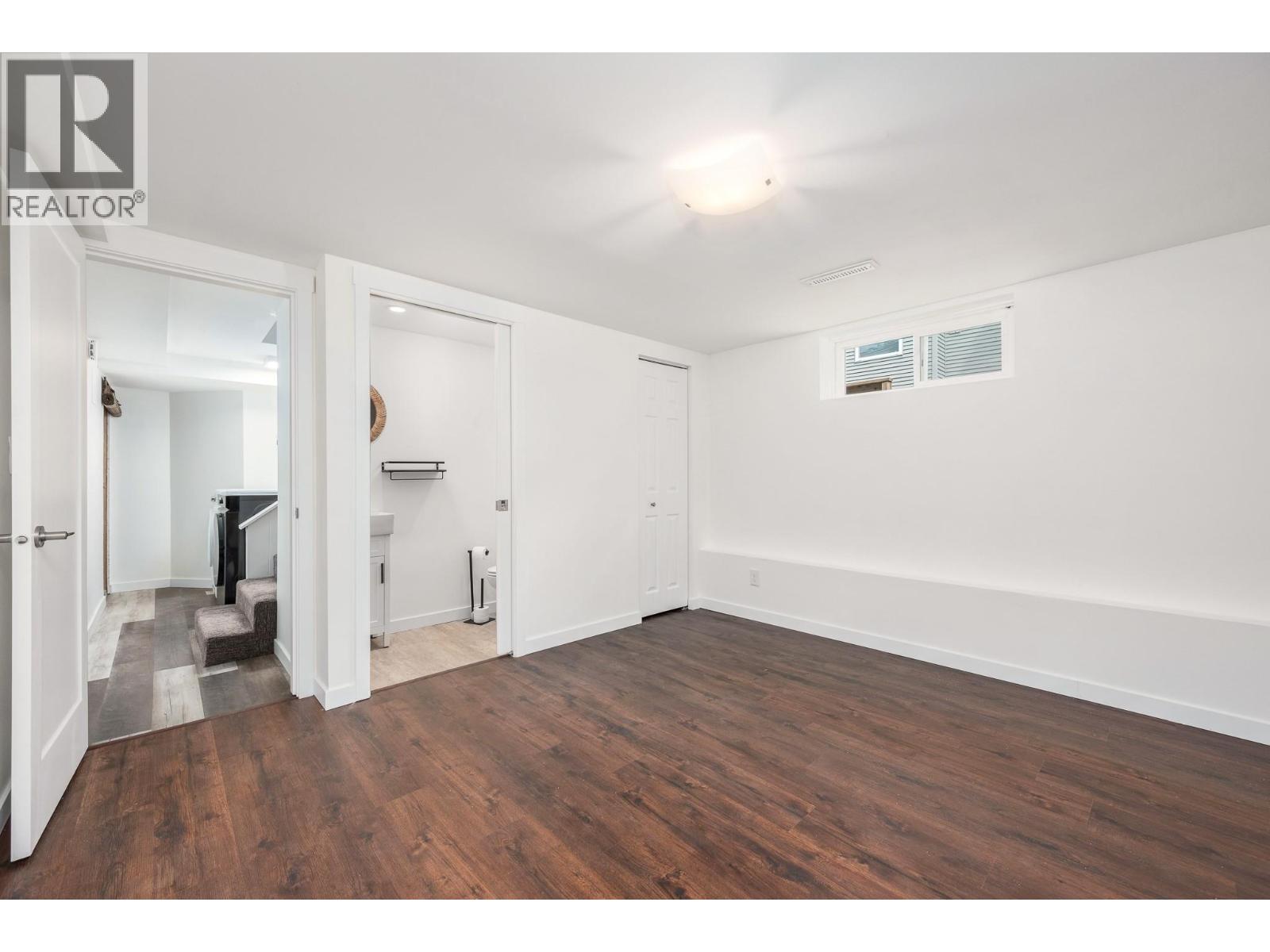 3302 24 Street - 25
