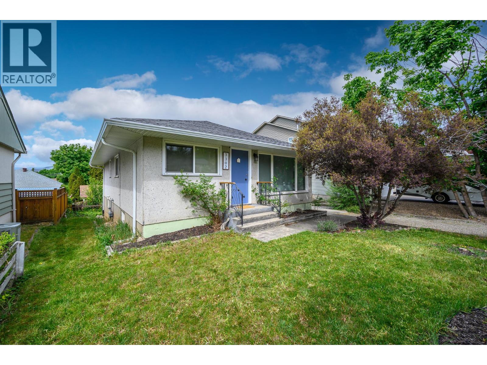 3302 24 Street - 6