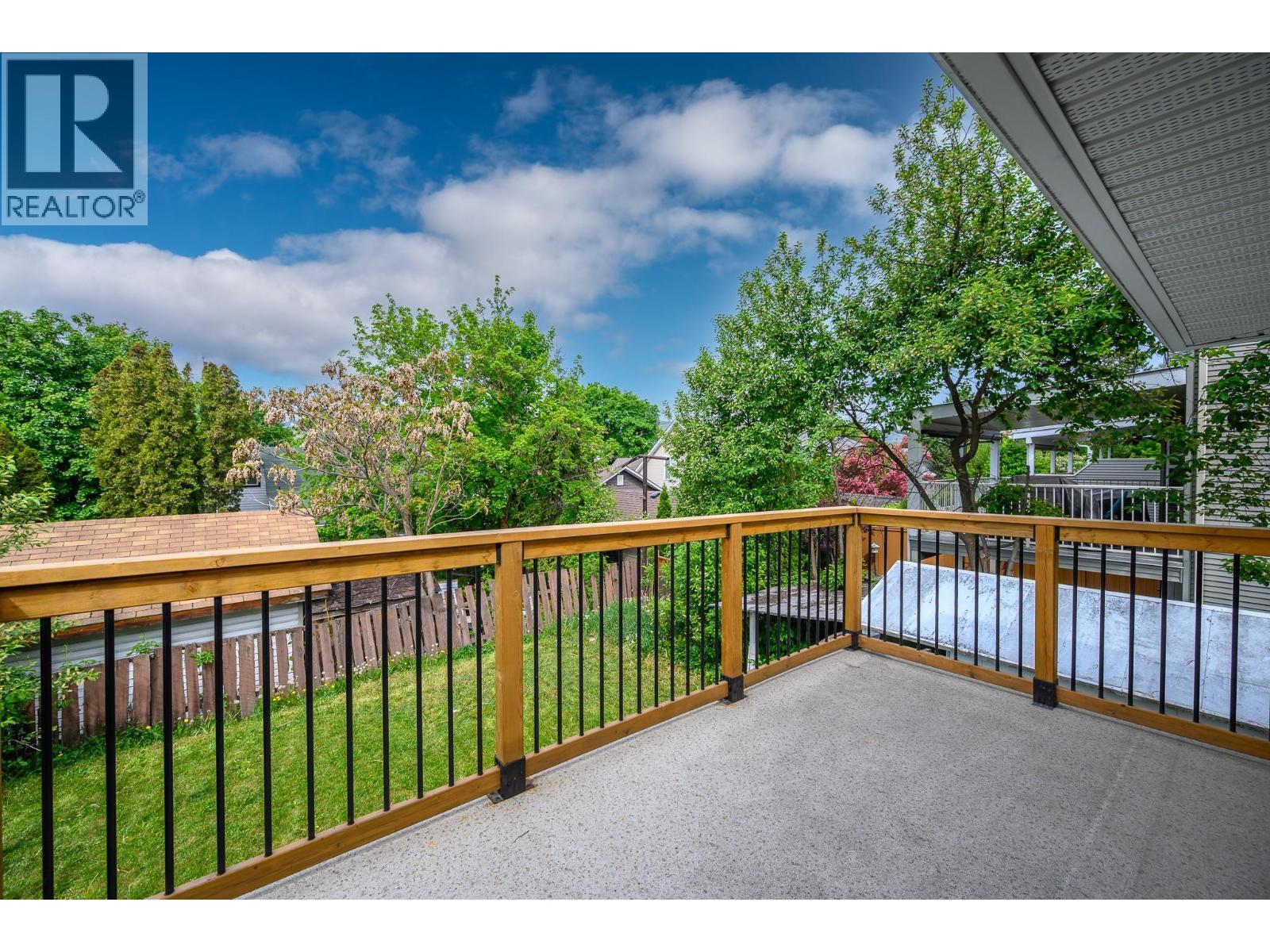 3302 24 Street - 10