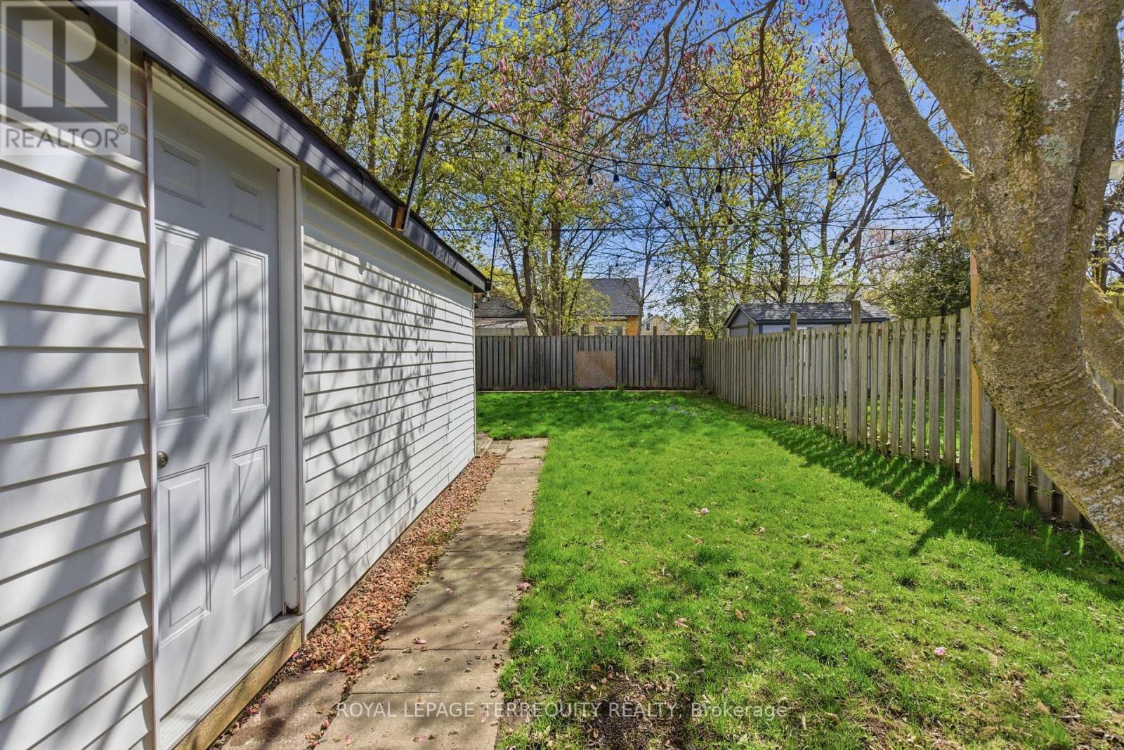 253 OSHAWA BOULEVARD S - 44
