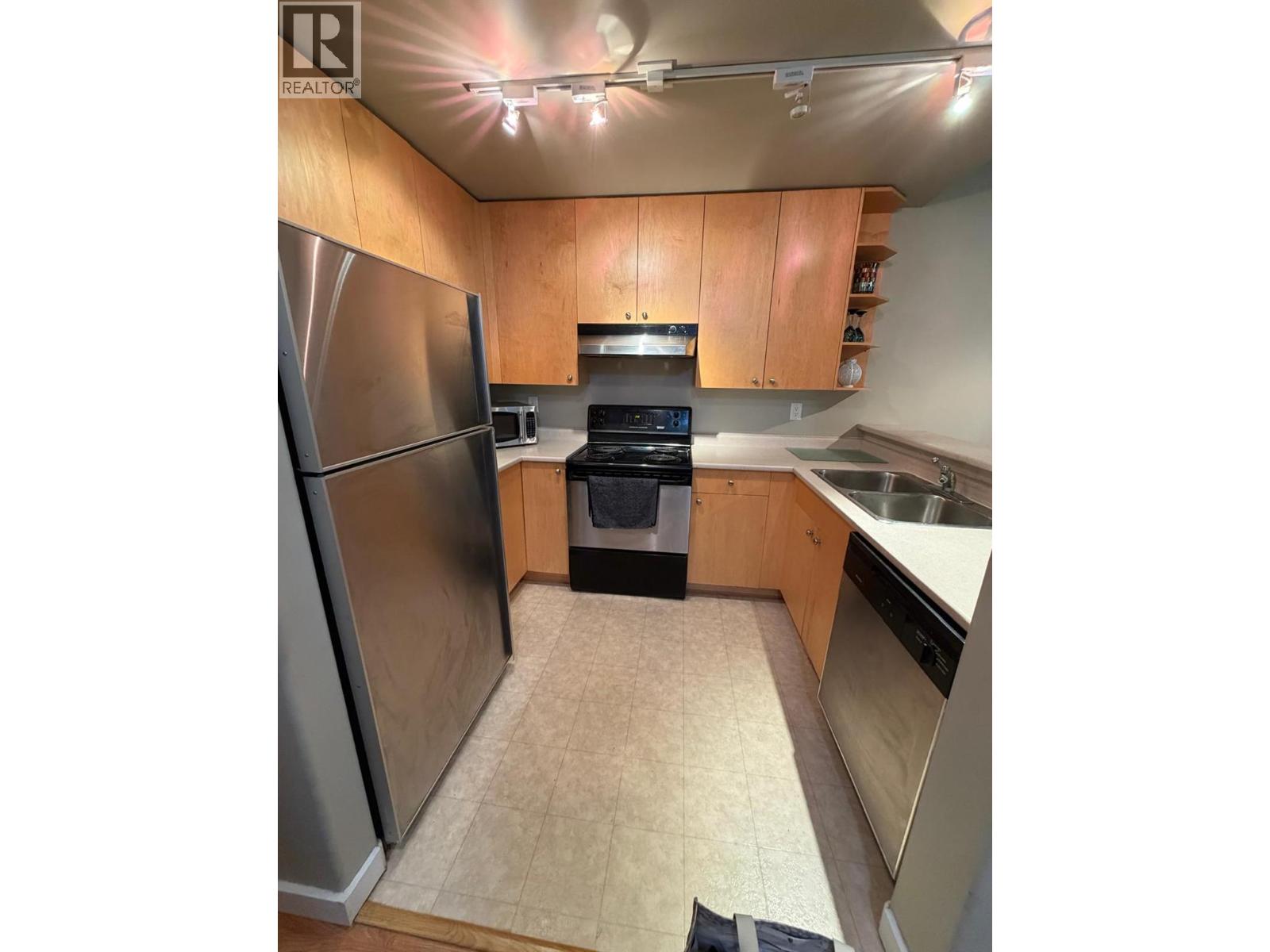 #906 619 VICTORIA Street - 12