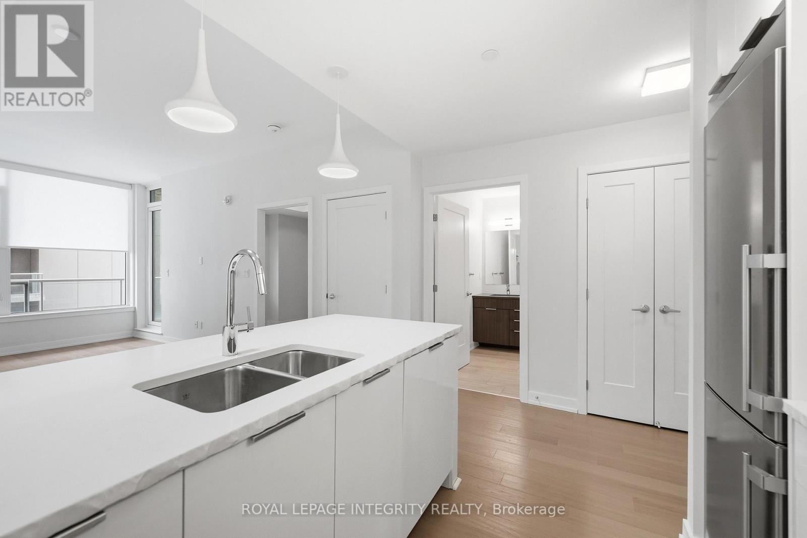 #612 530 DE MAZENOD AVENUE - 12