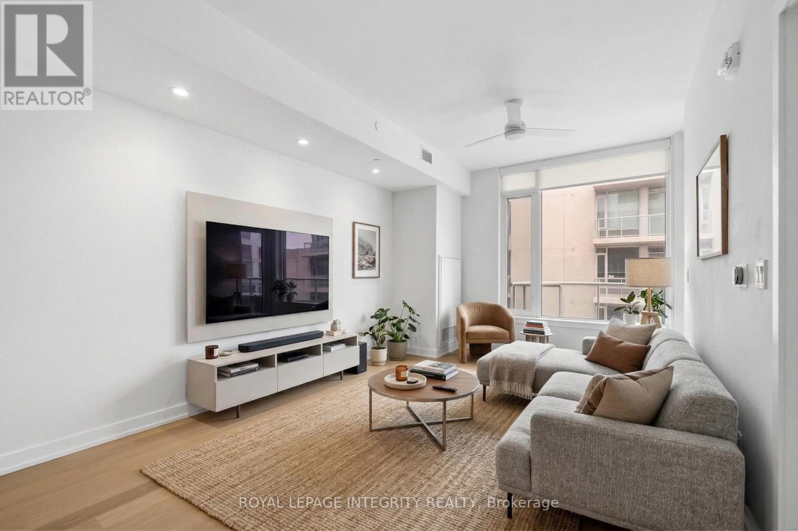 #612 530 DE MAZENOD AVENUE - 18