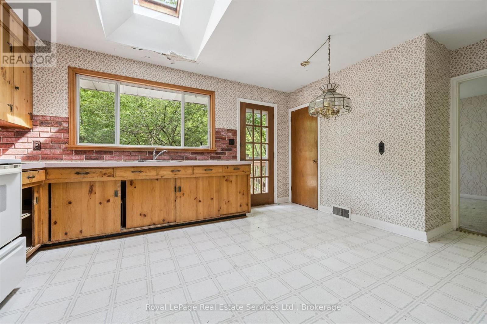 1118 MELVIN AVENUE - 19