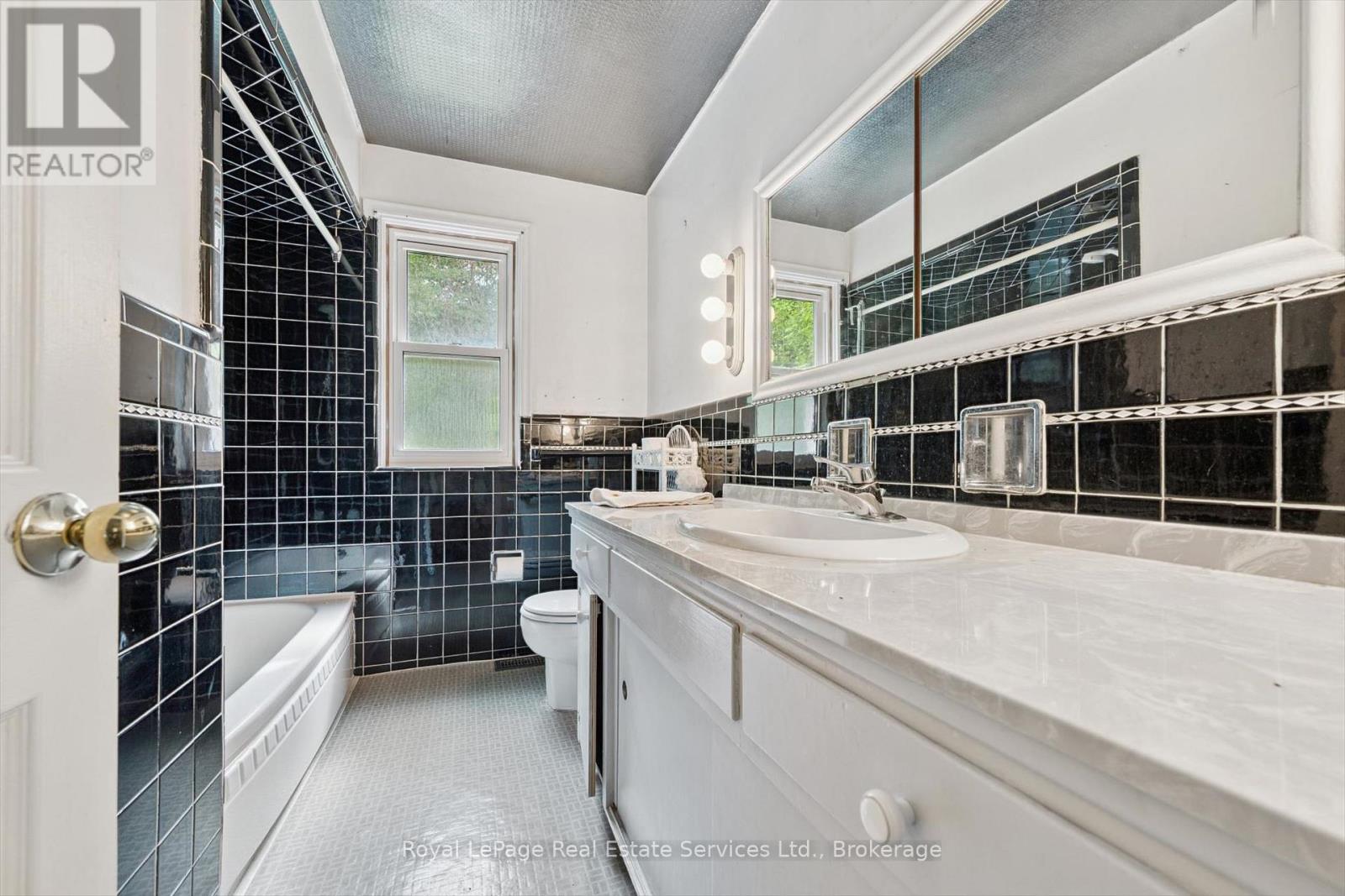 1118 MELVIN AVENUE - 25