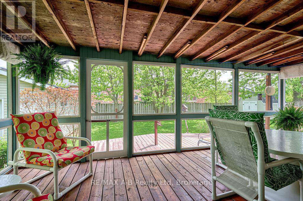 815 O'LOANE AVENUE - 33