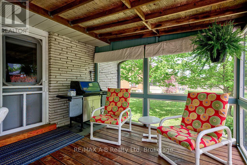 815 O'LOANE AVENUE - 32
