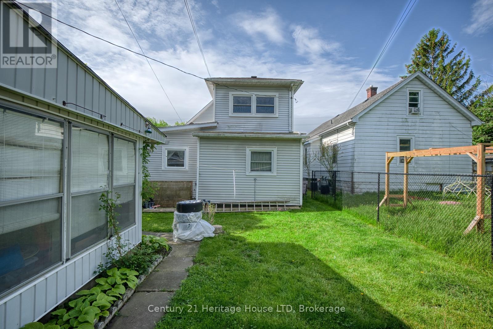 20 DUFFERIN STREET - 16
