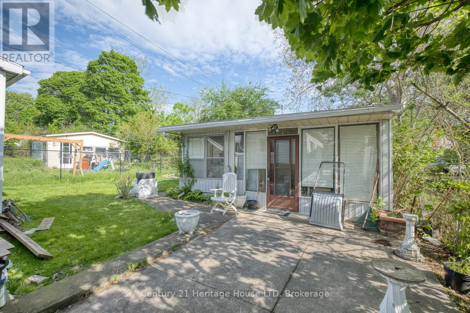 20 DUFFERIN STREET - 17