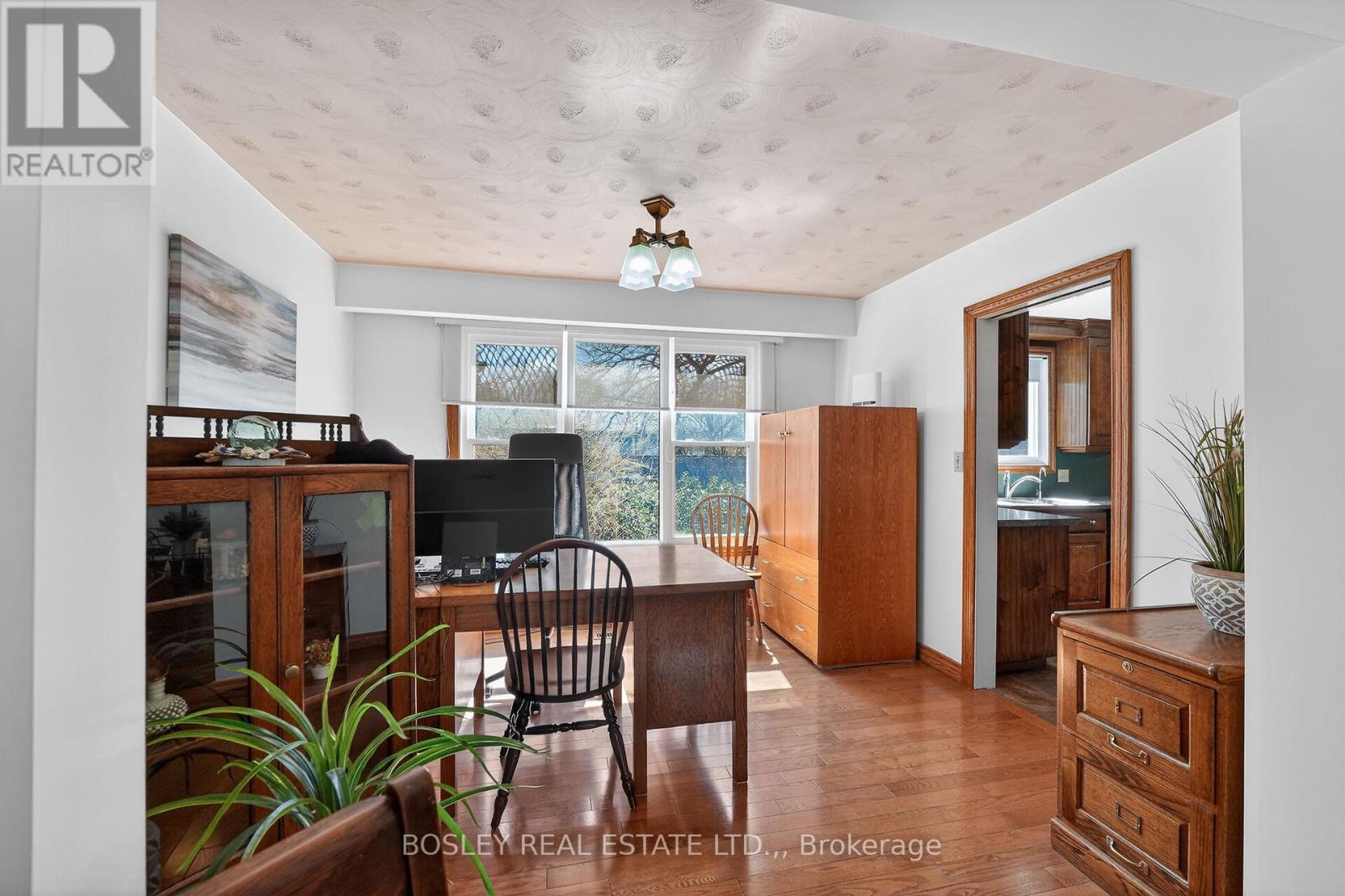15 UPPER CANADA DRIVE - 10