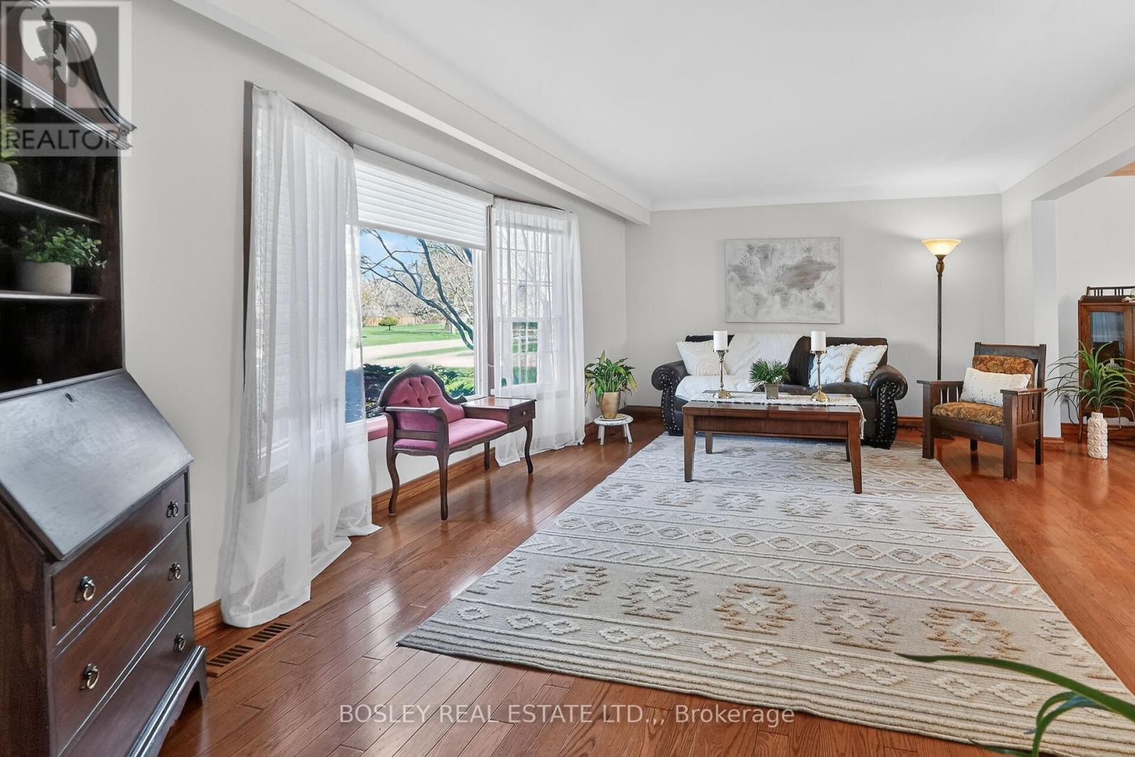 15 UPPER CANADA DRIVE - 11