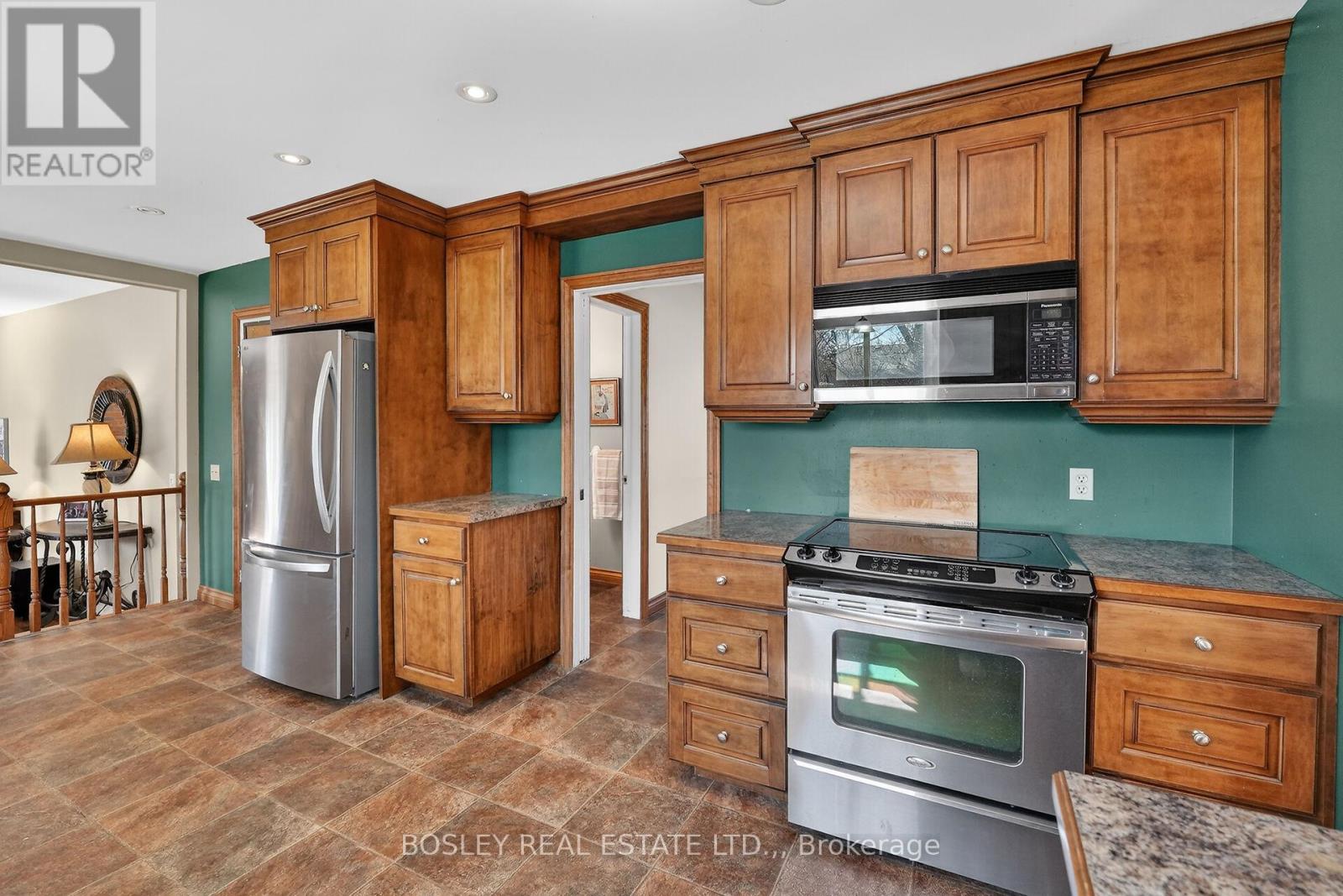 15 UPPER CANADA DRIVE - 15