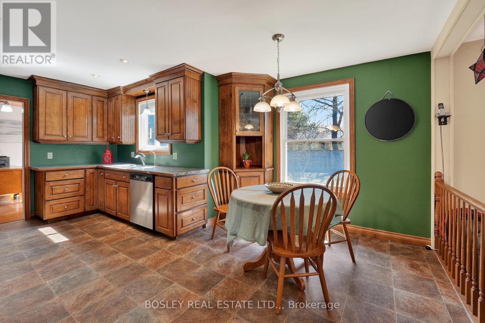 15 UPPER CANADA DRIVE - 16