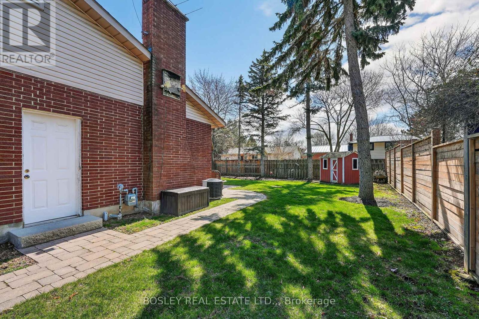15 UPPER CANADA DRIVE - 36