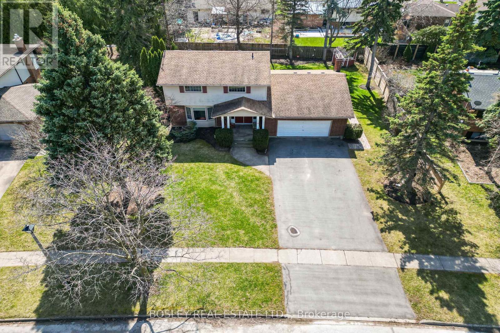 15 UPPER CANADA DRIVE - 48