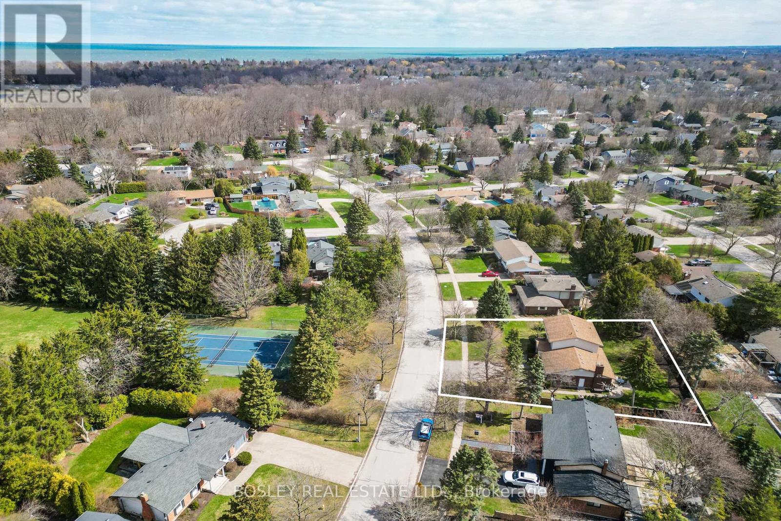15 UPPER CANADA DRIVE - 8
