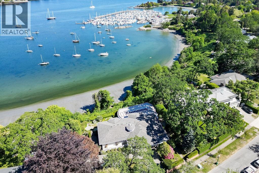 3565 Beach Dr - 2