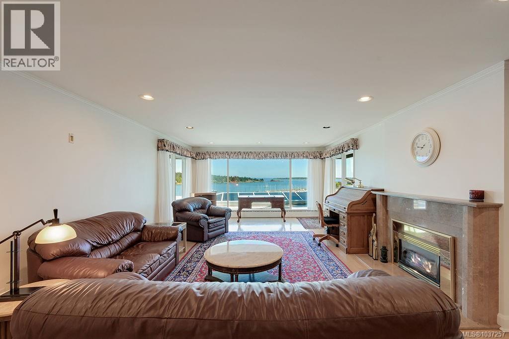 3565 Beach Dr - 30
