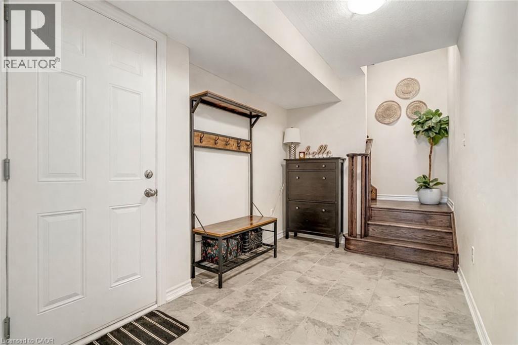 26 HISCOTT Drive, Waterdown, Ontario, L8B0A3 — Photo 11