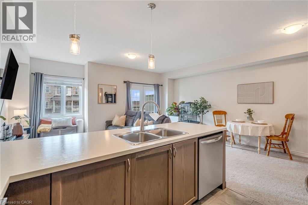 26 HISCOTT Drive, Waterdown, Ontario, L8B0A3 — Photo 8