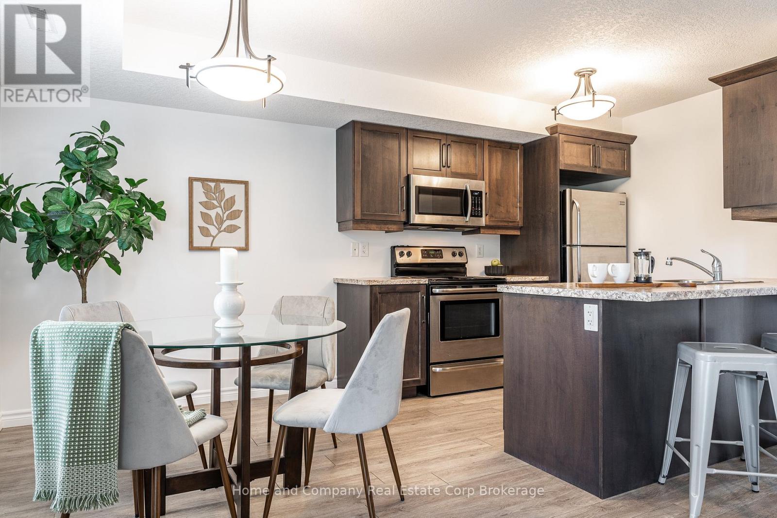 #4 148 BORDEN STREET - 11