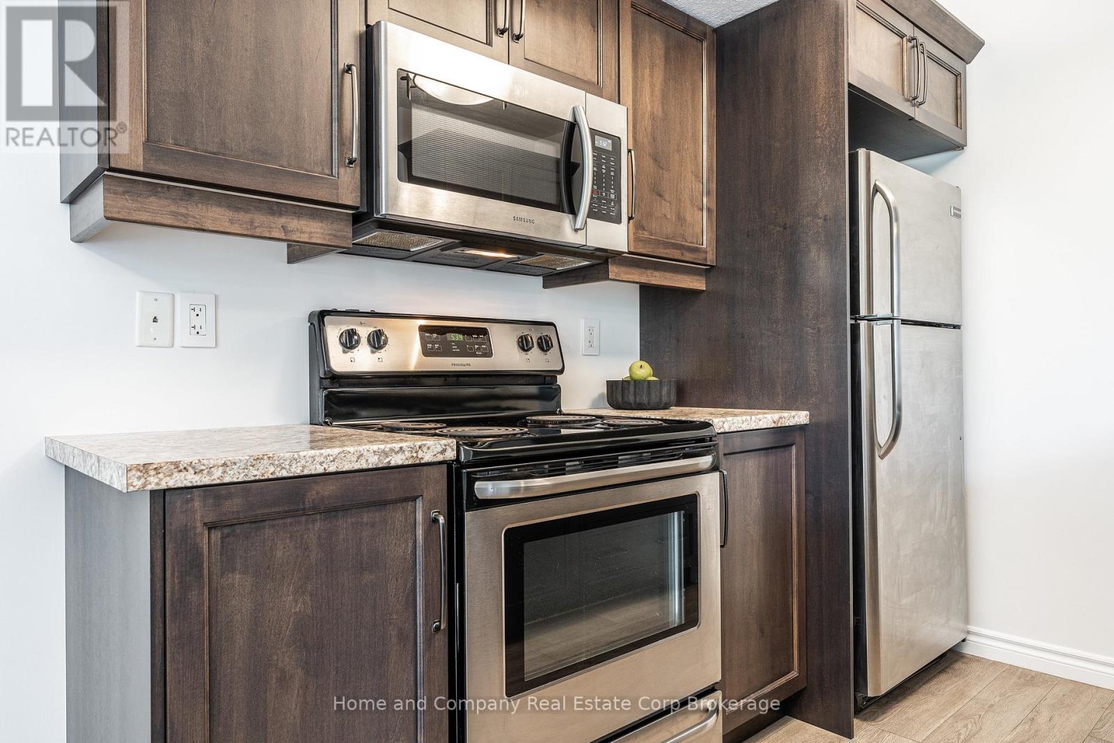 #4 148 BORDEN STREET - 13