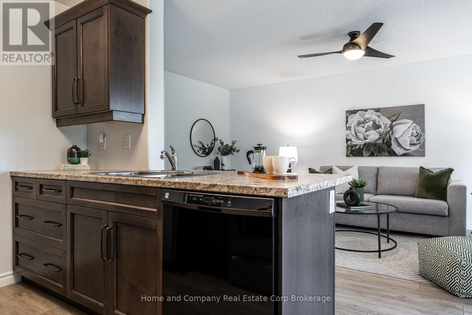 #4 148 BORDEN STREET - 14