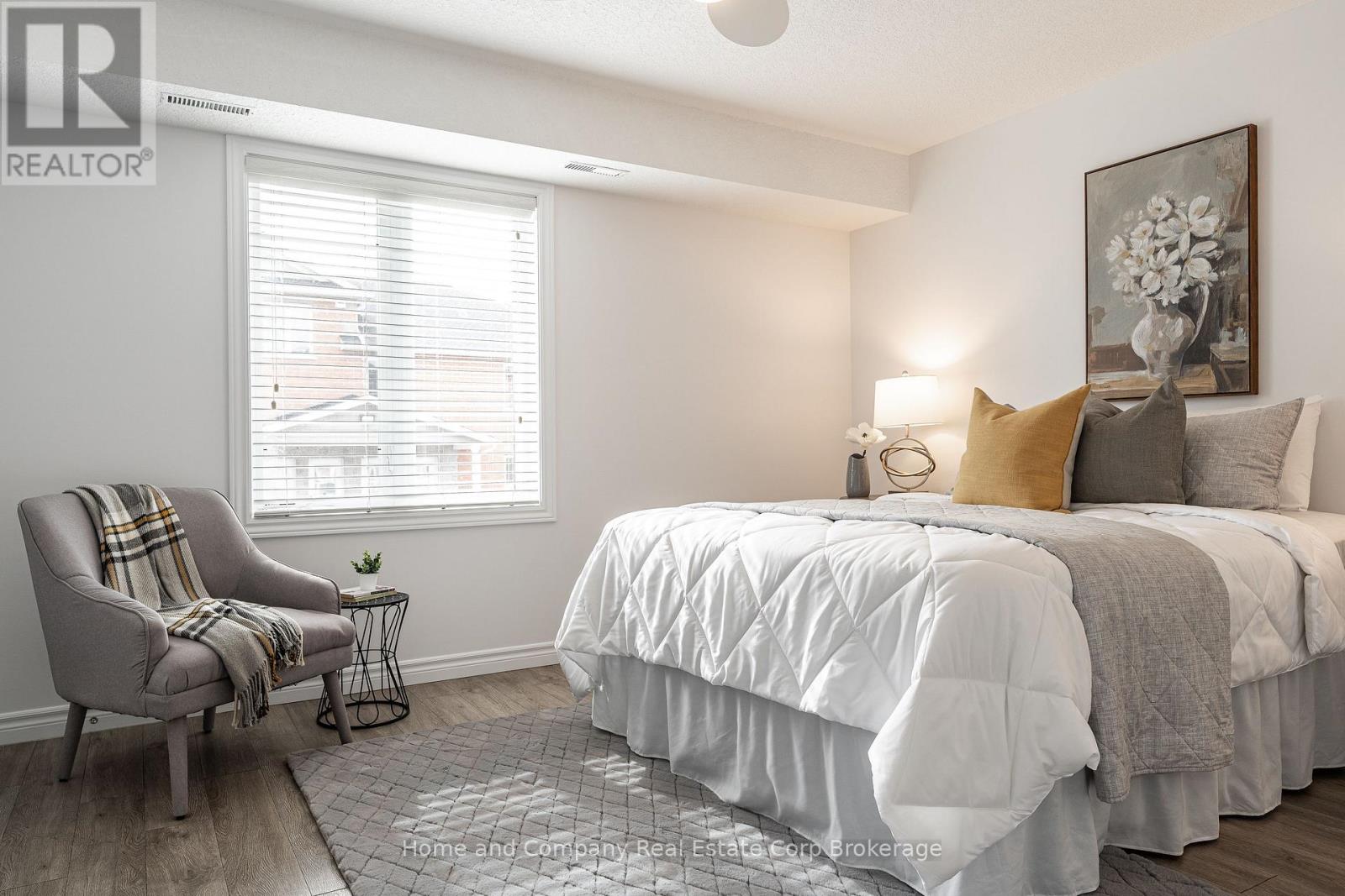 #4 148 BORDEN STREET - 17