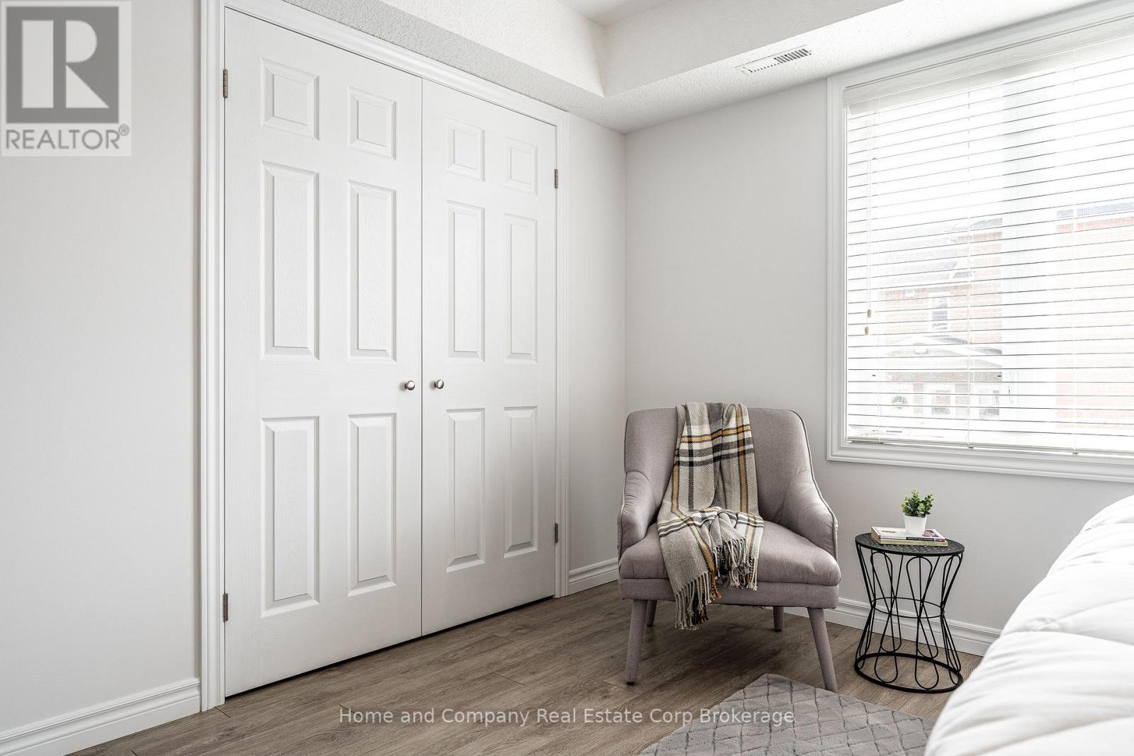 #4 148 BORDEN STREET - 20