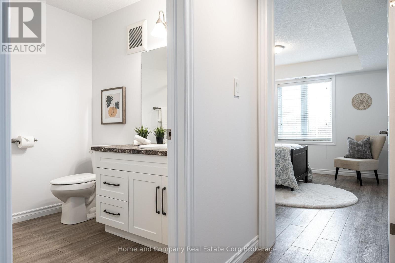 #4 148 BORDEN STREET - 21