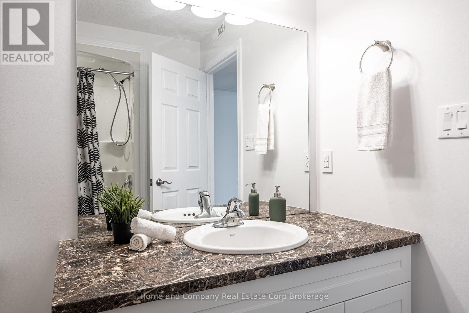 #4 148 BORDEN STREET - 23