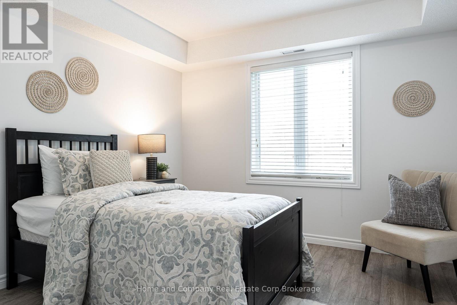#4 148 BORDEN STREET - 24