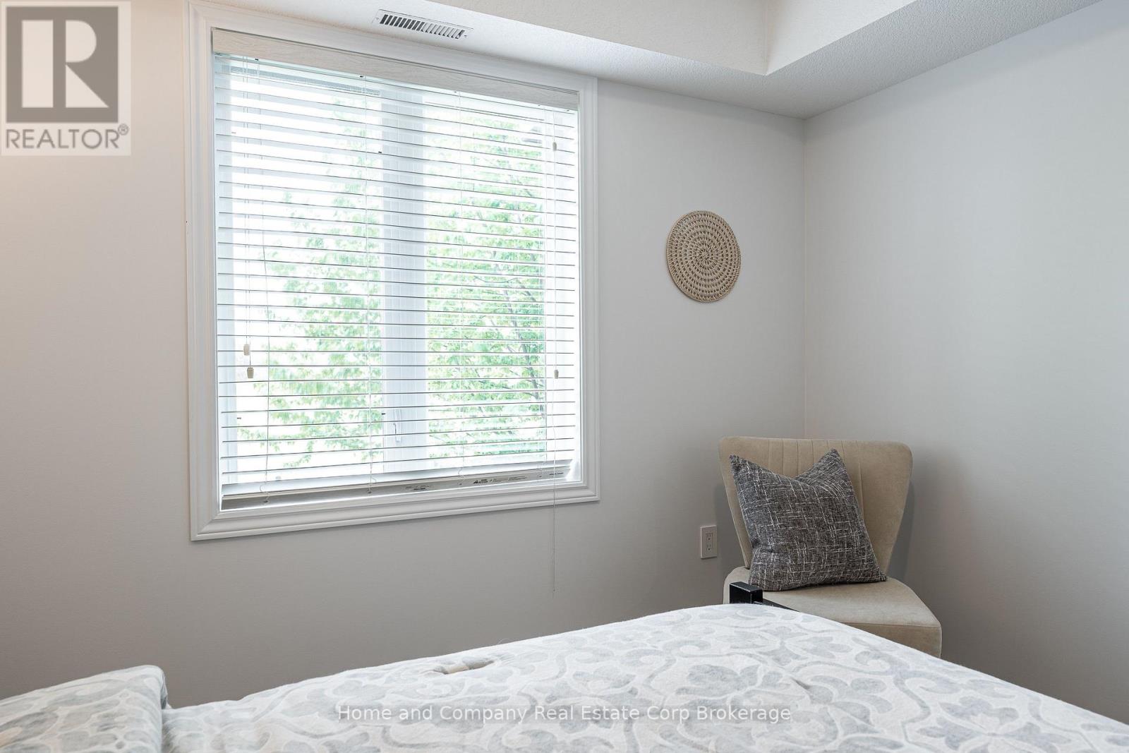#4 148 BORDEN STREET - 25