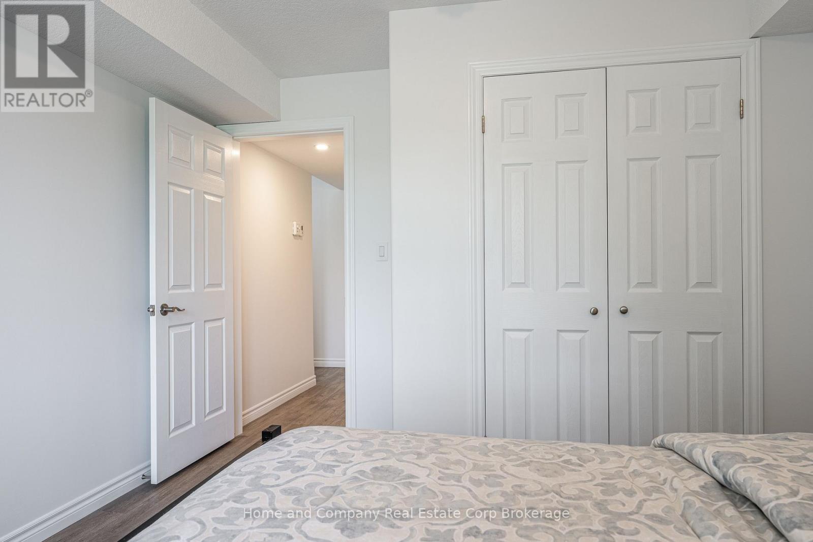 #4 148 BORDEN STREET - 26