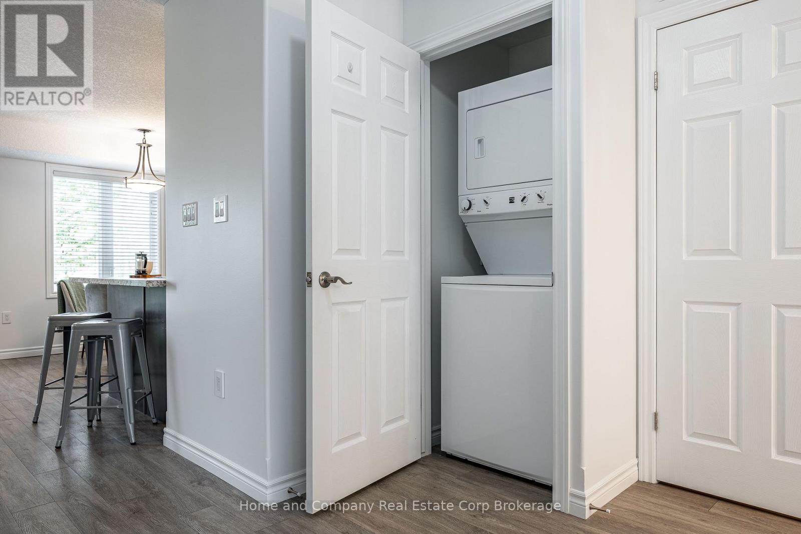 #4 148 BORDEN STREET - 27