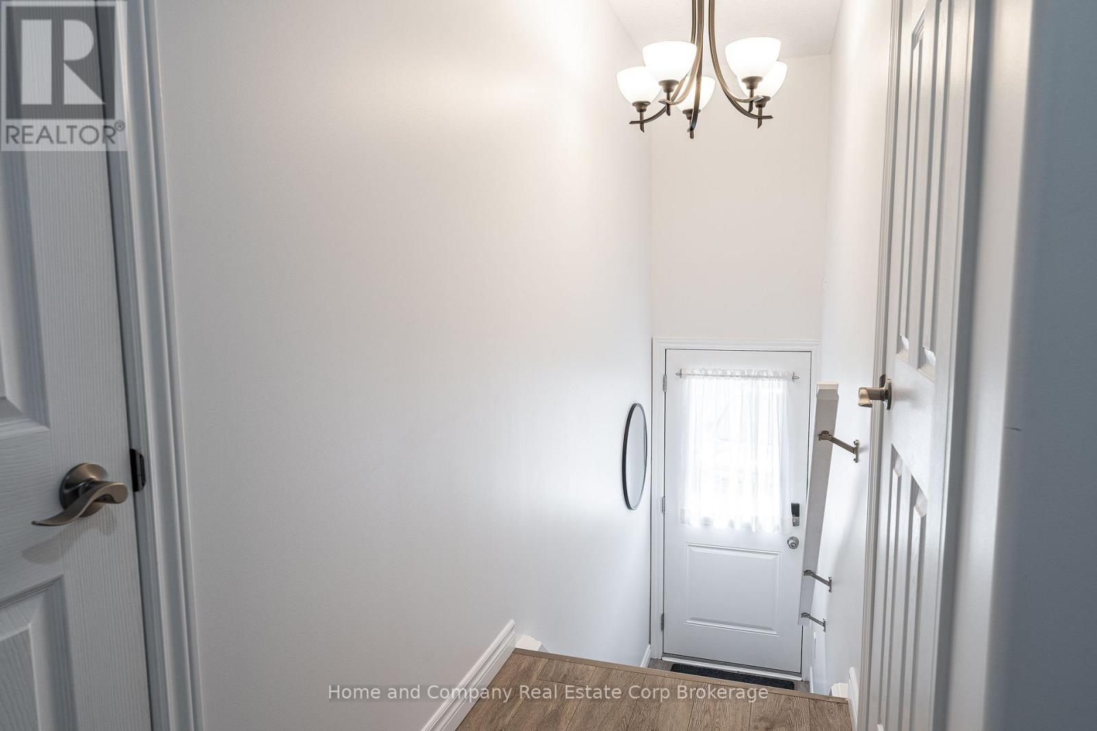 #4 148 BORDEN STREET - 28