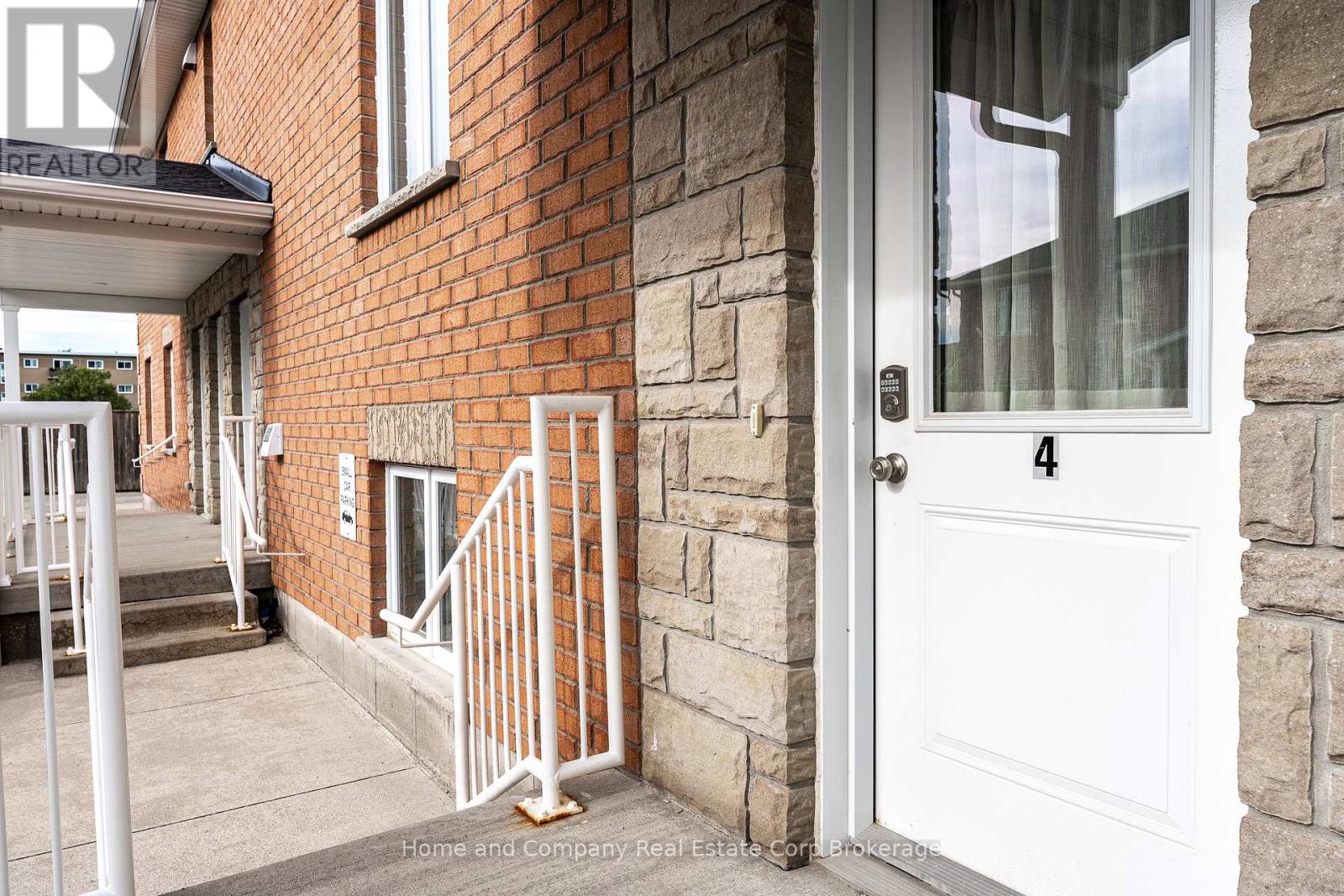#4 148 BORDEN STREET - 30