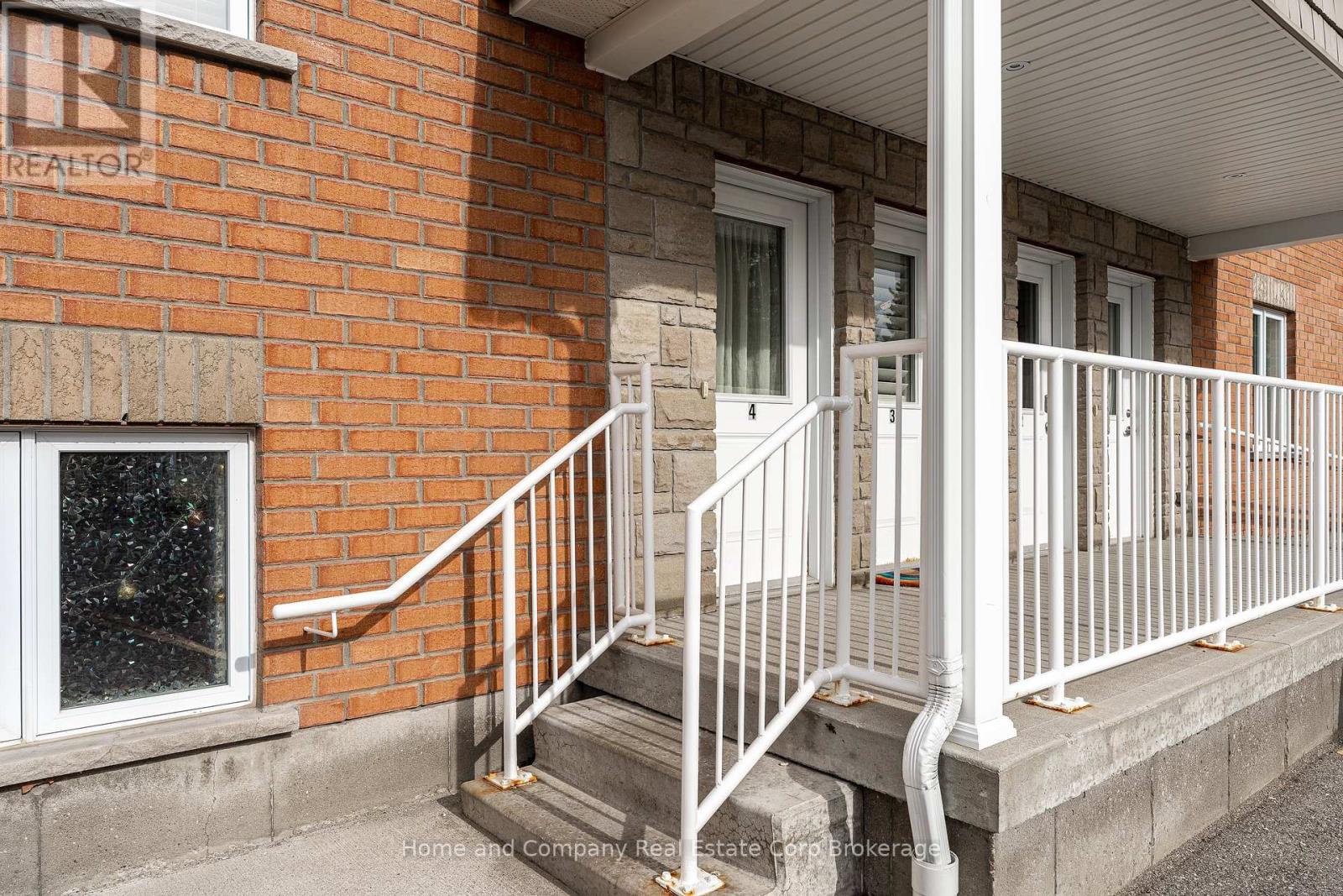 #4 148 BORDEN STREET - 31
