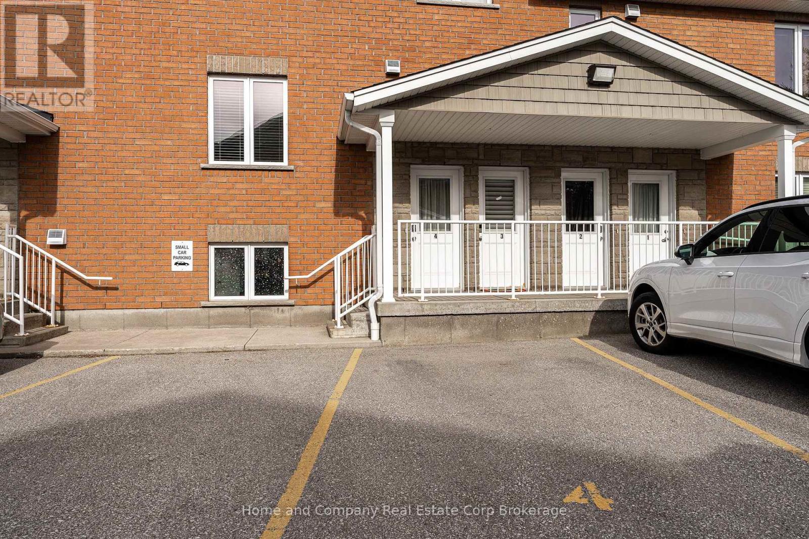 #4 148 BORDEN STREET - Image 32