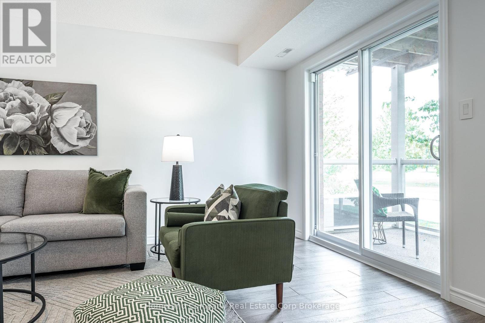 #4 148 BORDEN STREET - 6