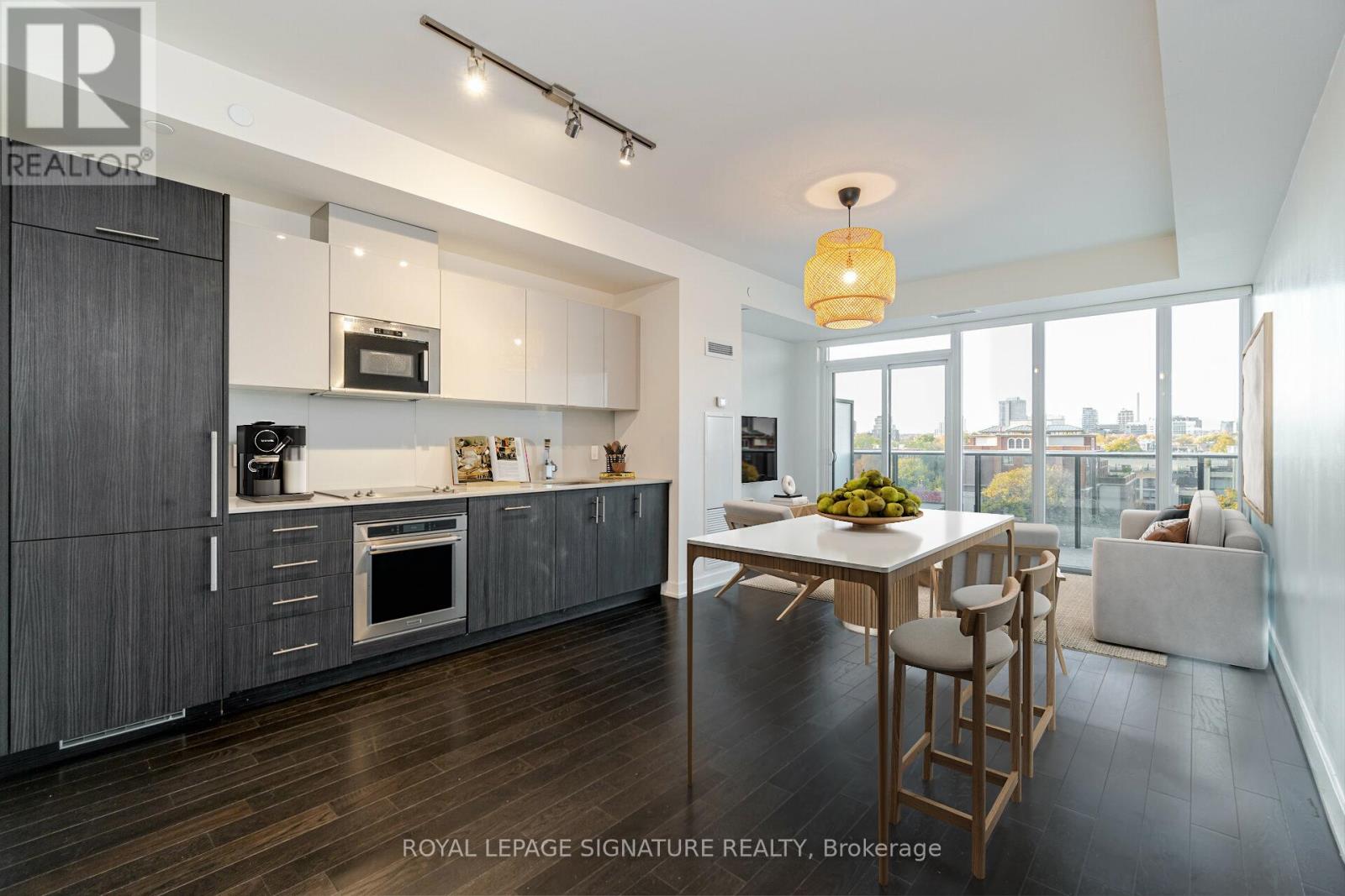 Listing photo of 811 - 330 RICHMOND STREET W