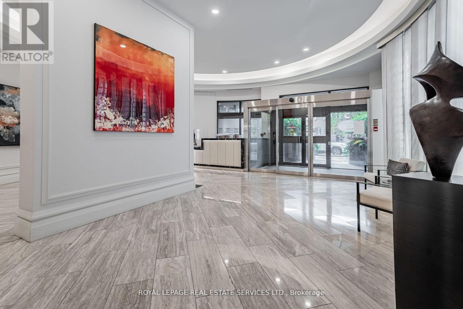 #403 900 YONGE STREET - 1