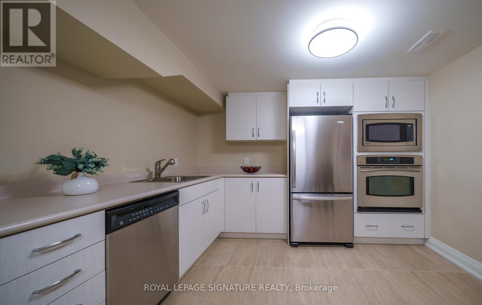 12 ABBEYWOOD TRAIL - 30