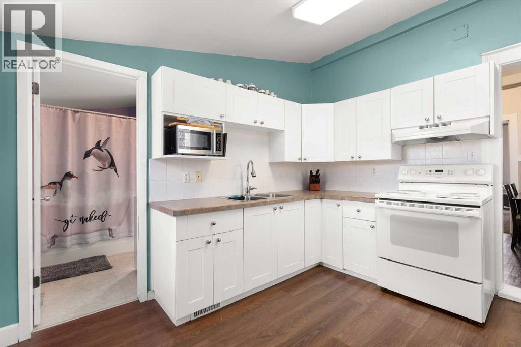 946 Queen Street SE - 14