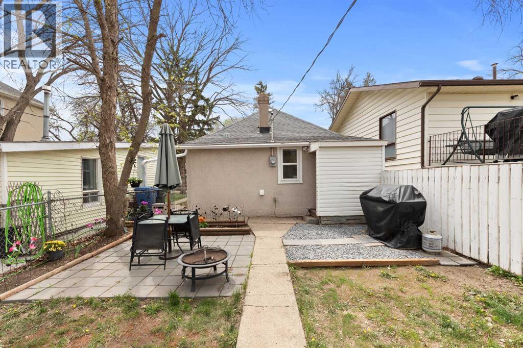946 Queen Street SE - 21