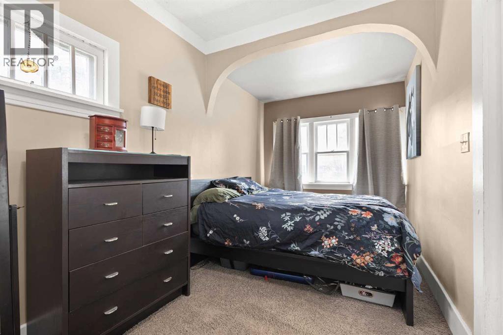 946 Queen Street SE - 7