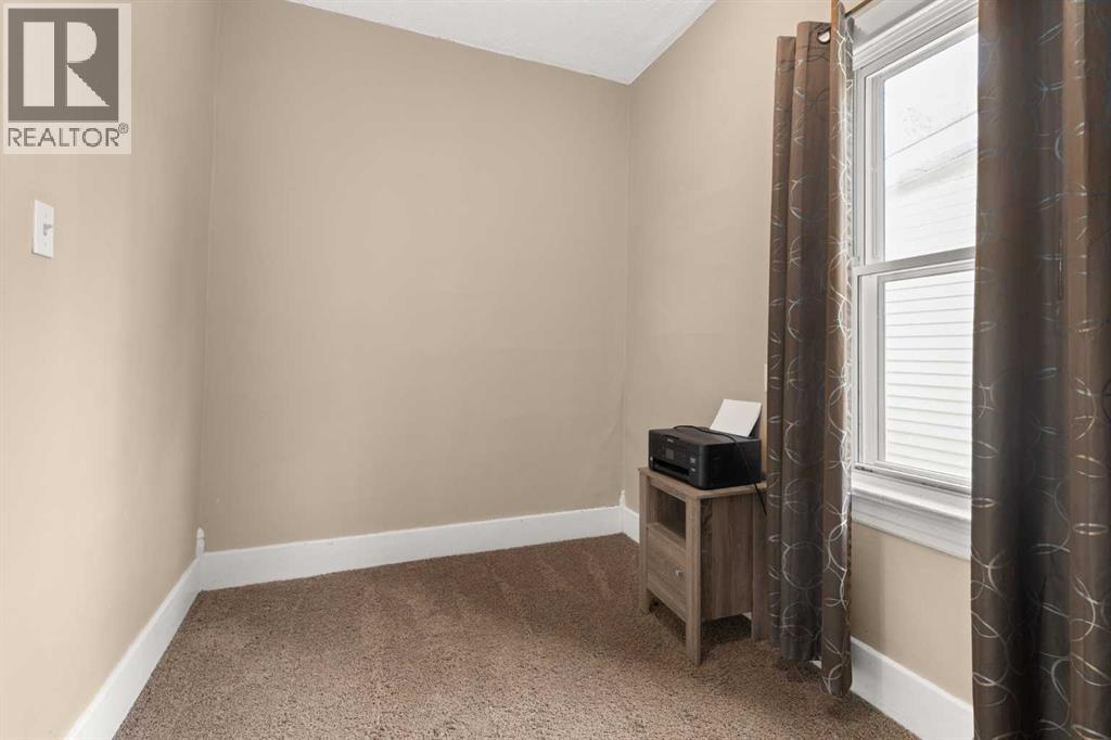 946 Queen Street SE - 12
