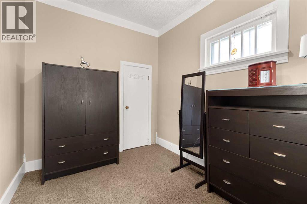 946 Queen Street SE - 8