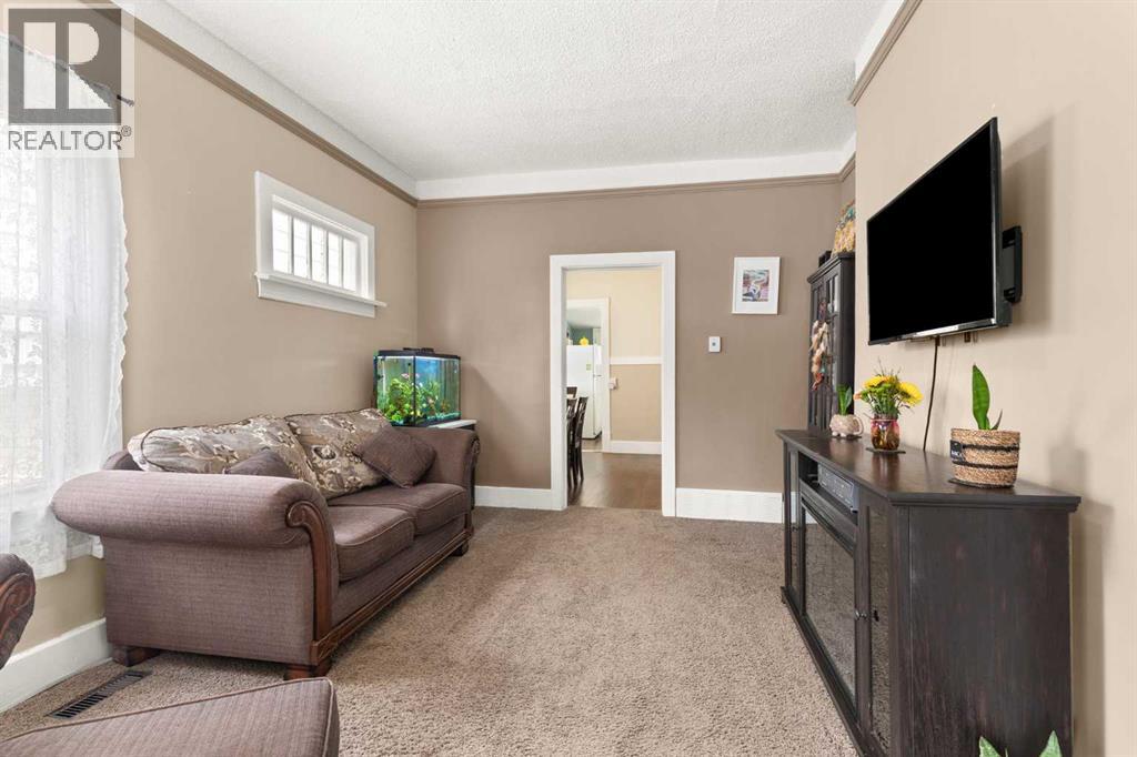 946 Queen Street SE - 5
