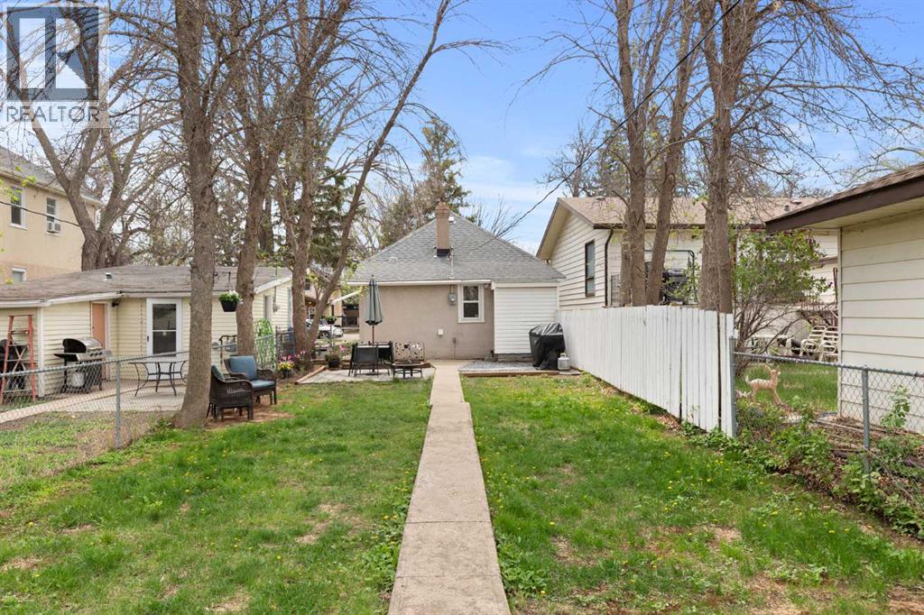 946 Queen Street SE - 22